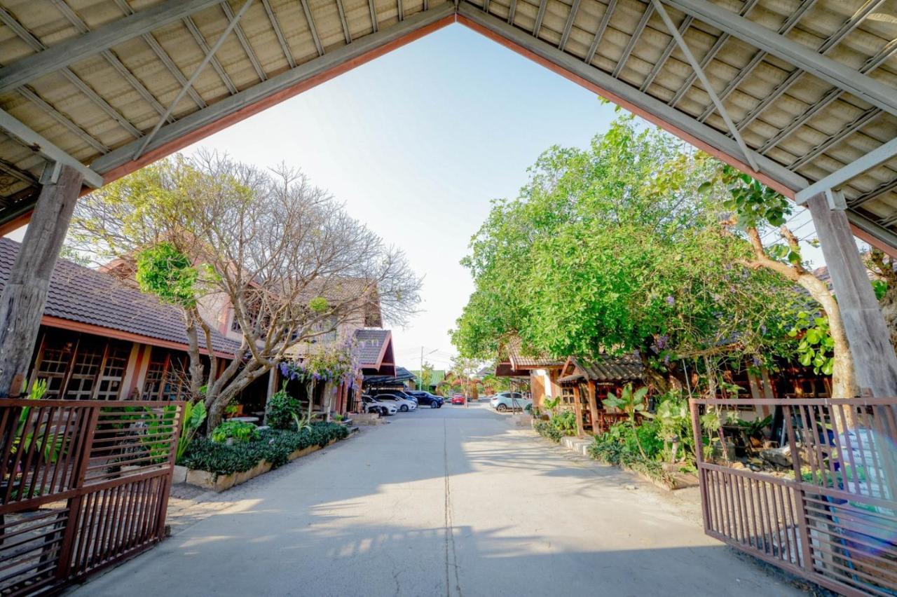 Mrk Resort & Massage Lop Buri 외부 사진