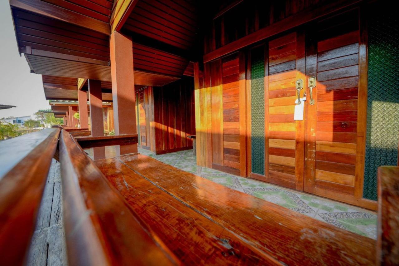 Mrk Resort & Massage Lop Buri 외부 사진