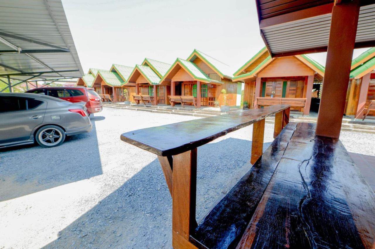 Mrk Resort & Massage Lop Buri 외부 사진